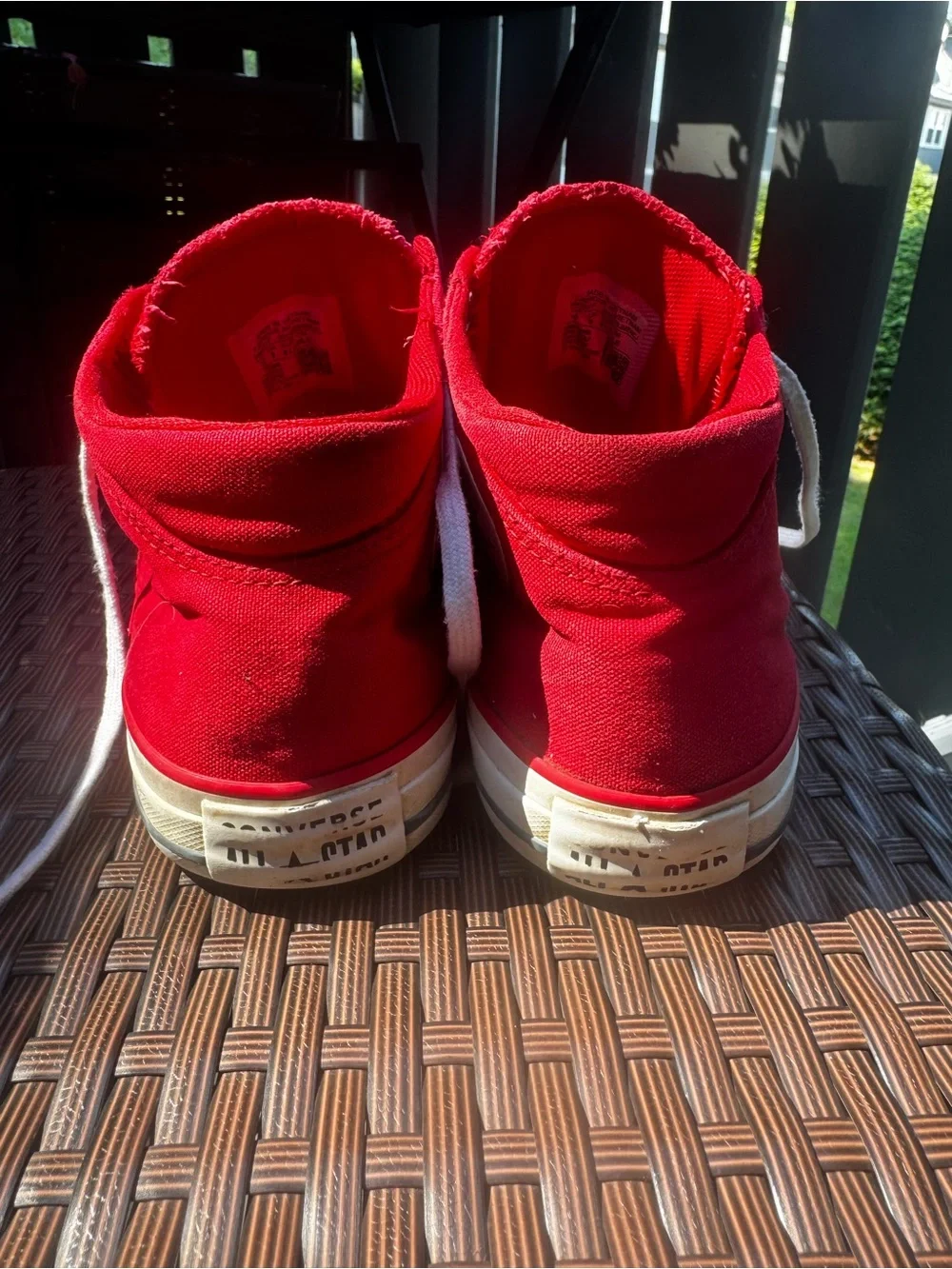 Converse vibrant red
